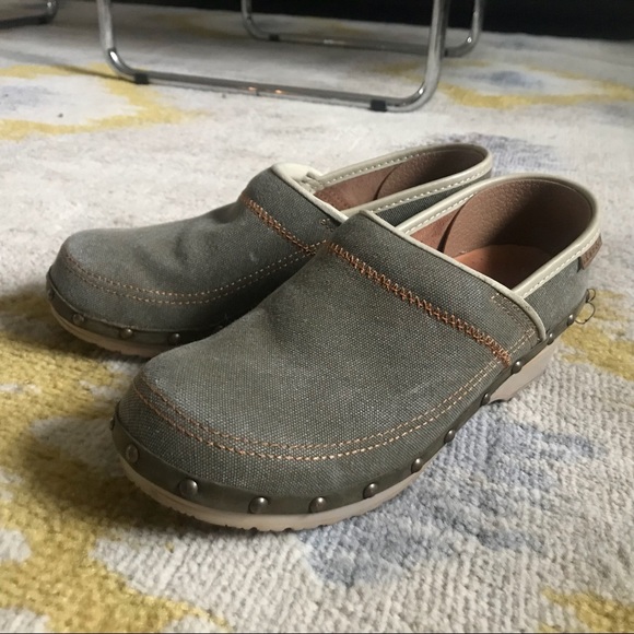 dansko canvas clogs